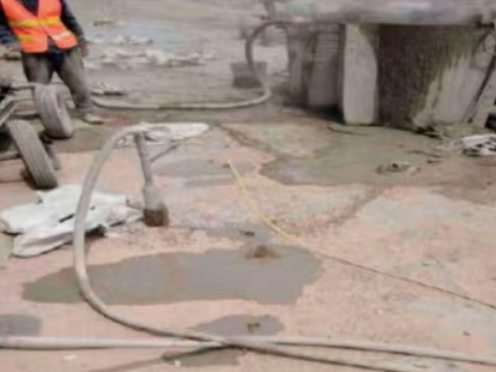 谢家集水泥混凝土路面板底注浆技术 路面脱空注浆整治方案