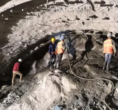 谢家集隧道拱顶带模注浆料，微膨胀注浆料的特点及施工工艺